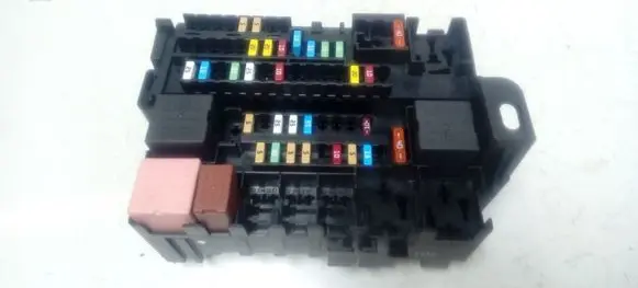 Renault Laguna III Fuse module 8200393836