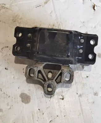 Engine mount bracket