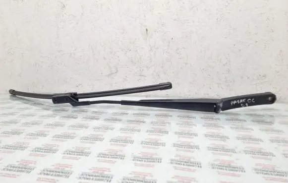 Front wiper blade arm