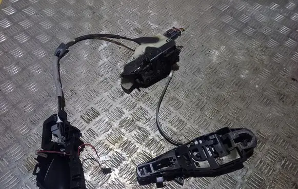Citroen DS5 Rear door lock 9686919180