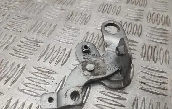 Volkswagen Tiguan Other engine bay part 03L103390F