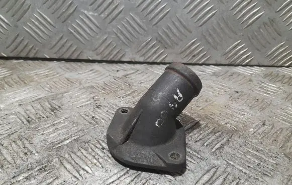 Audi A4 S4 B5 8D Engine coolant pipe/hose 048121121B
