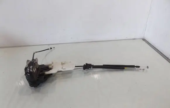 Hyundai i30 Rear door lock 814202L000