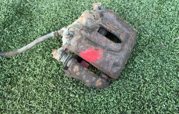 Front brake caliper