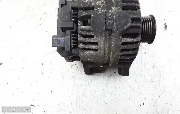 Volkswagen Golf V Generator/alternator 03c903023d
