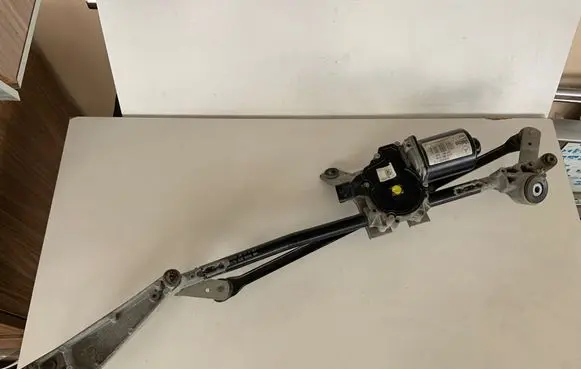 Mercedes-Benz CLA C117 X117 W117 Front wiper linkage and motor A1769061800 A1768200040