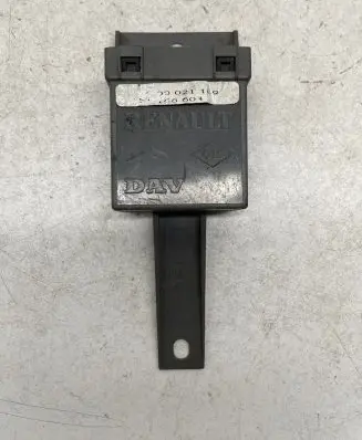 Nissan Primastar Door central lock control unit/module 820021109