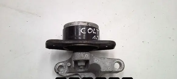 Mitsubishi Colt Engine mount bracket