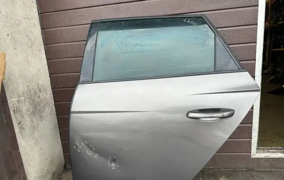 Seat Leon (5F) Rear door
