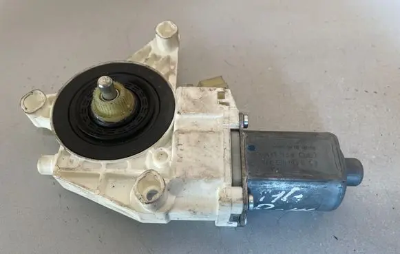 Mercedes-Benz ML W164 Front door window regulator motor A2518200842