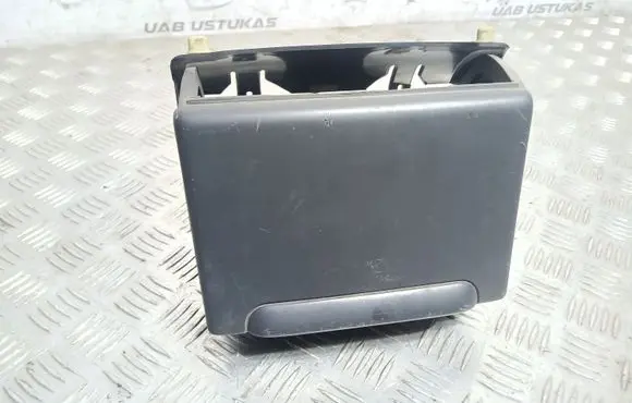 Renault Laguna I Radio/GPS head unit trim 7700822391