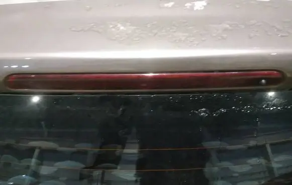 Nissan Qashqai Third/center stoplight 