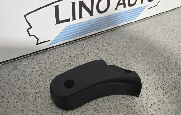 BMW 3 E46 Engine bonnet (hood) release handle 8223163