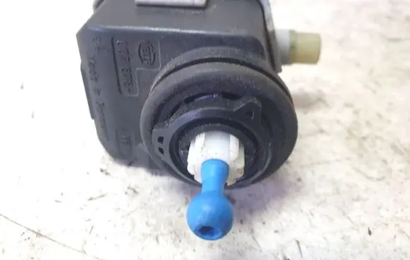Nissan Almera Tino Headlight level adjustment motor 7700420737