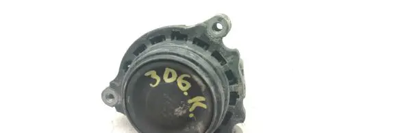 Engine mount bracket