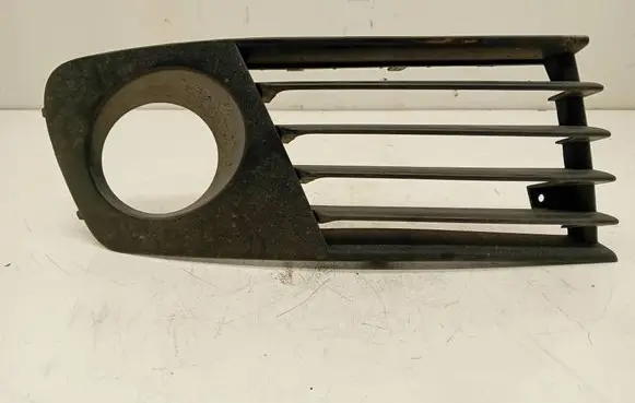 Seat Ibiza III (6L) Front bumper lower grill 6L0853666A