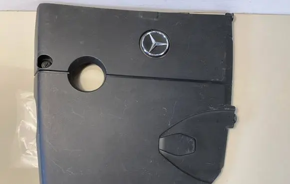 Mercedes-Benz C W204 Engine cover (trim) A6510101667