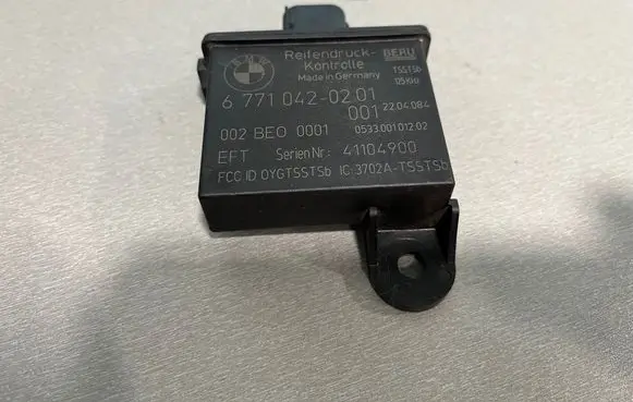BMW M3 e92 Tire pressure control unit 6771042 41104900 002BE00001