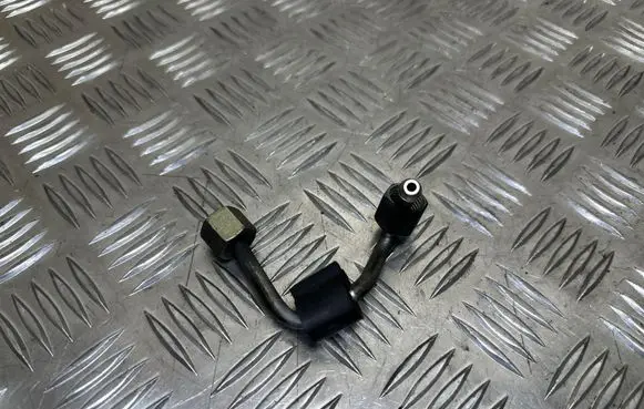 Volkswagen PASSAT B8 Fuel line pipe