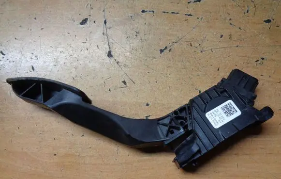 Volkswagen Golf VII Accelerator throttle pedal 5Q2721503D