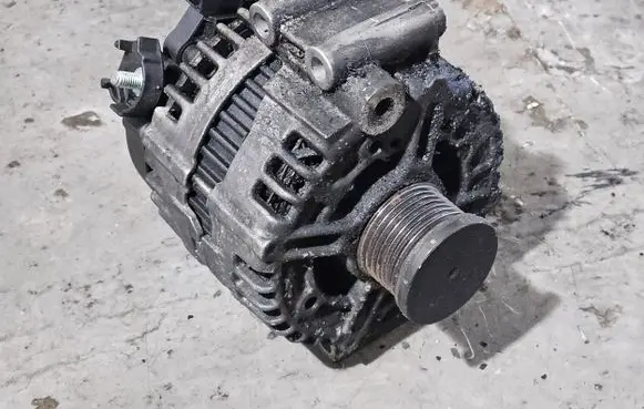 BMW 1 E82 E88 Generator/alternator 7557789 0121715016