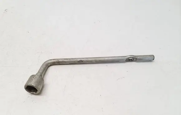 Honda Civic Wheel nut wrench 