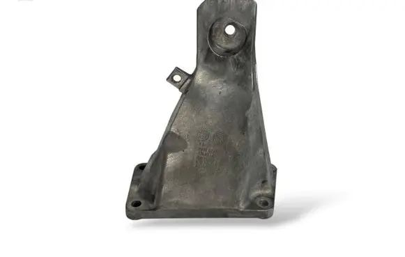 BMW 5 E60 E61 Engine mounting bracket 6761150 22116761150