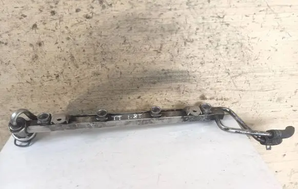 Audi TT Mk1 Fuel main line pipe 06A133681