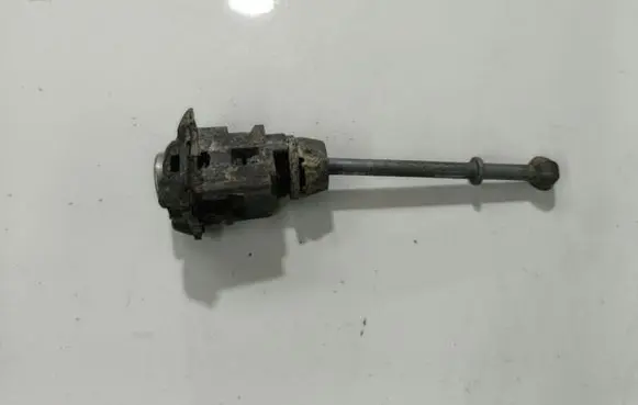 Citroen C5 Front door lock (next to the handle) ZPBLI
