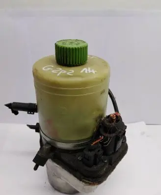 Volkswagen Polo IV 9N3 Power steering pump 6Q0423371
