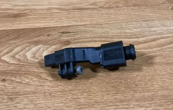 Volkswagen PASSAT B6 Air conditioning (A/C) pressure sensor 1J0973703