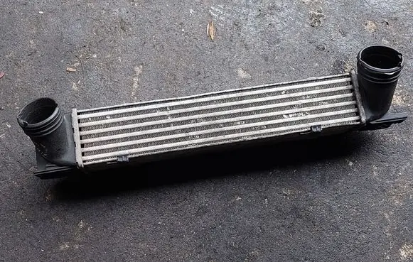 BMW 1 E81 E87 Intercooler radiator 779878802