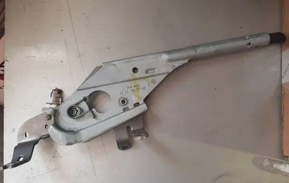 BMW 3 E46 Hand brake release handle 1164485