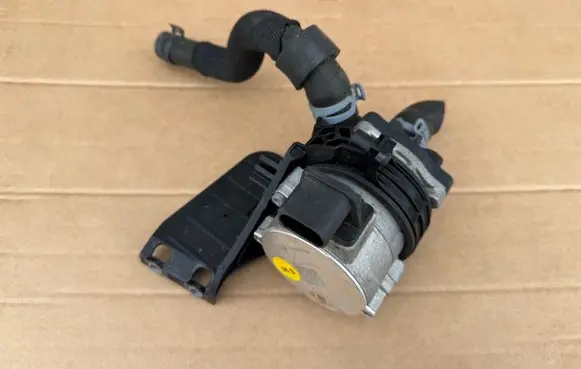 Audi Q7 4M Electric auxiliary coolant/water pump 4M0965567B