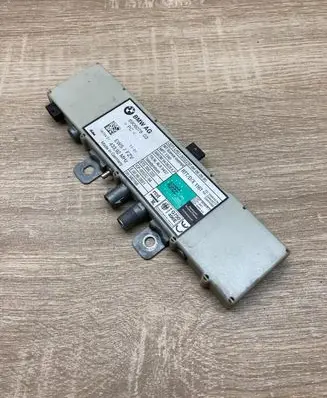 BMW 5 E39 Aerial antenna amplifier 6906078 1875401