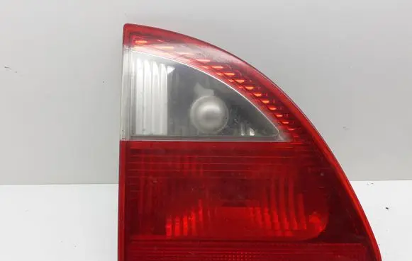 Tailgate rear/tail lights