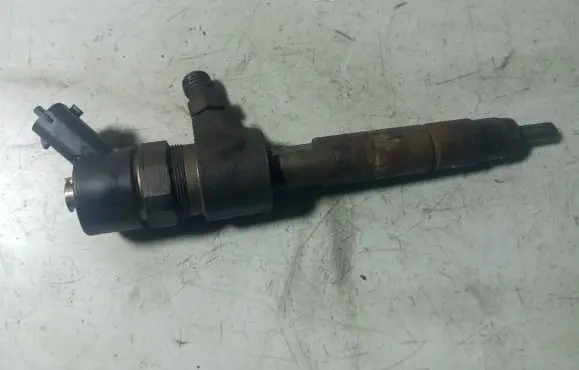 Opel Zafira B Fuel injector 0445110165