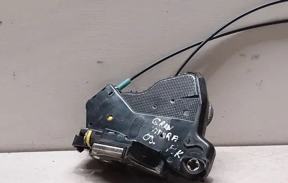 Suzuki Grand Vitara II Front door lock