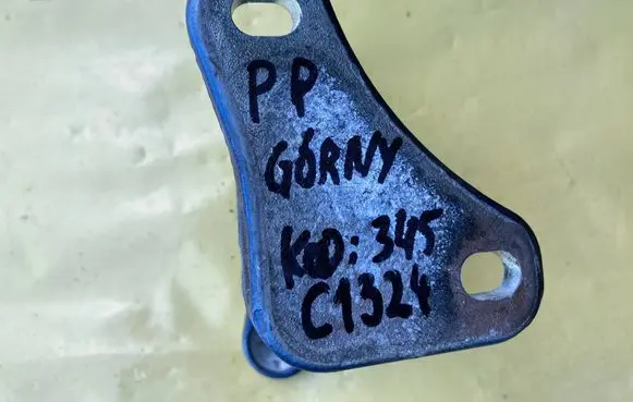 Mercedes-Benz C W203 Front door upper hinge A2037200837