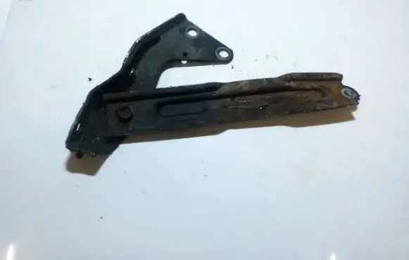 Engine mounting bracket
