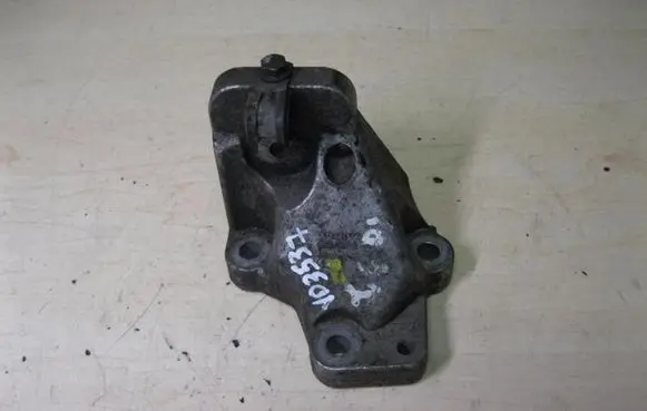 Volvo V70 Engine mounting bracket 86341232 VD3537