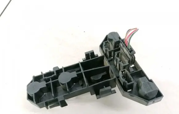 Volkswagen Golf IV Tail light bulb cover holder 1J6945257