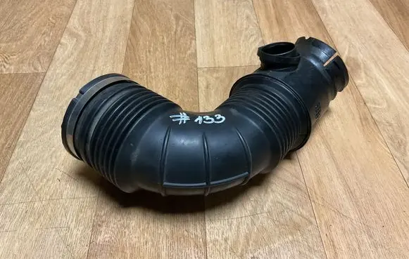 Opel Insignia A Turbo air intake inlet pipe/hose 55561787 327763967