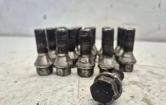 Volvo XC90 Nuts/bolts
