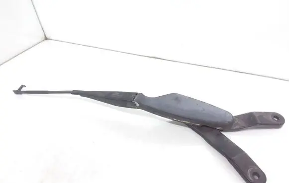 Mercedes-Benz C W204 Front wiper blade arm A2048200344