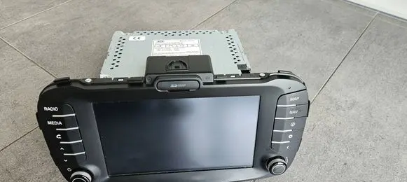 KIA Soul Radio/CD/DVD/GPS head unit 96560E4020CA 9B10E4EE AVB10E4EE7YW