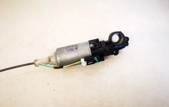 Toyota Avensis T250 Seat adjustment motor 8582033020 85820-33020