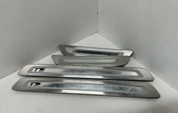 Volkswagen Touareg II sill trim set (inner) 7P6853174J 7P6853173J 7P6853468J