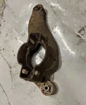 Jeep Cherokee III KJ Front differential mounting bracket 