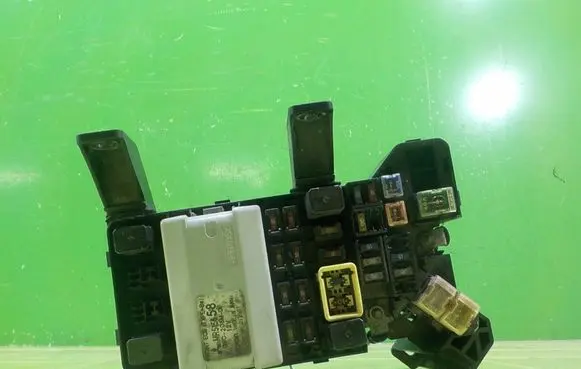 Volvo C30 Fuse box set MR515658 BEZPIECZNIKOW